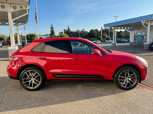 Used 2023 Porsche Macan AWD/4WD image 4