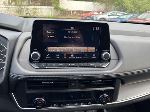 Used 2025 Nissan Rogue SV image 20