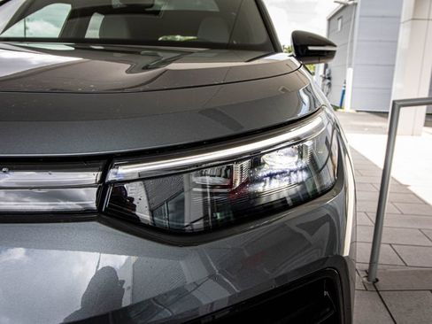 New 2026 Volkswagen Tiguan SE R-Line FWD image 7
