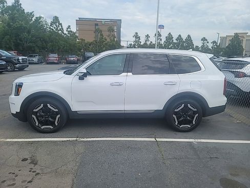 Used 2023 Kia Telluride S FWD image 2