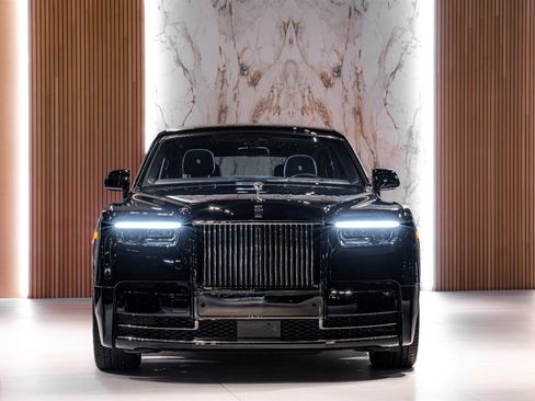 Used 2024 Rolls-Royce Phantom Sedan image 3