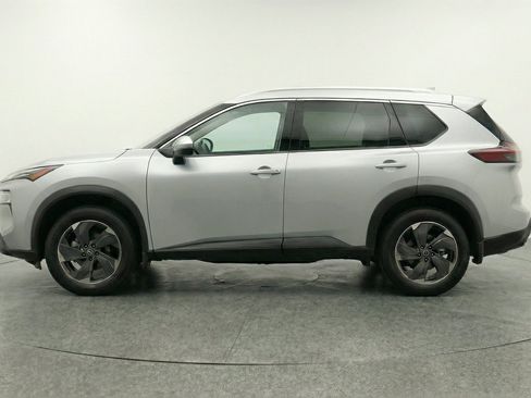 Used 2025 Nissan Rogue SV FWD image 5