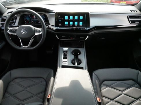 Certified 2024 Volkswagen Atlas Cross Sport SE AWD/4WD image 10