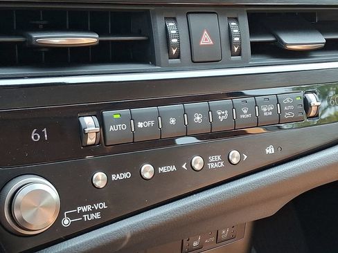 Used 2024 Lexus ES 350 w/ Premium Package FWD image 17