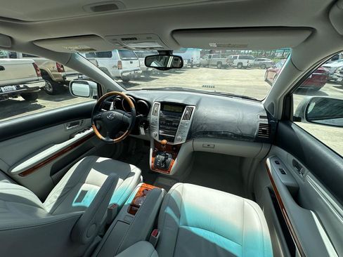Used 2005 Lexus RX 330 w/ Premium Pkg FWD image 54