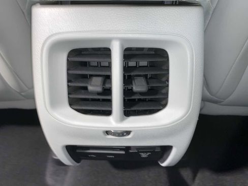 Used 2020 Jeep Cherokee Limited image 25