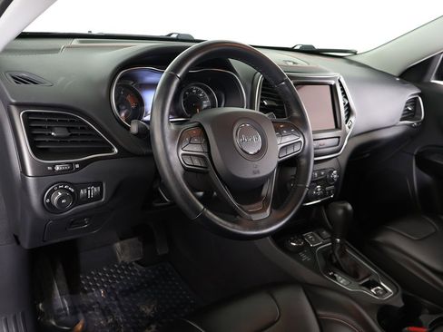 Used 2019 Jeep Cherokee Trailhawk w/ Cold Weather Group image 24