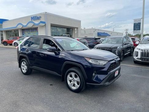 Used 2020 Toyota RAV4 XLE w/ Convenience Package AWD/4WD image 2