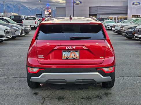 Used 2023 Kia Niro EX image 7