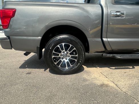 Used 2021 Nissan Titan SV w/ SV Convenience Package image 36