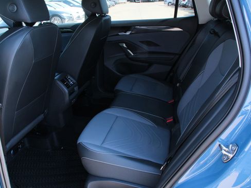 Certified 2025 Volkswagen Tiguan SE FWD image 16
