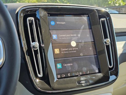 New 2025 Volvo XC40 B5 Plus w/ Protection Package Premier image 22