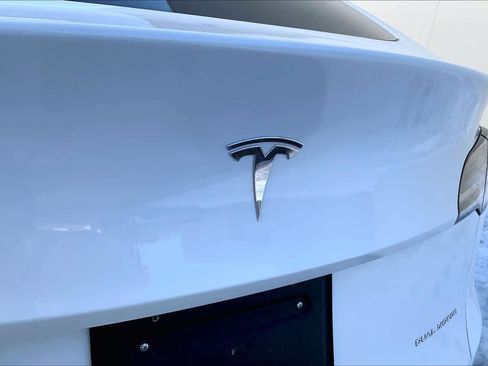 Used 2021 Tesla Model Y Long Range image 30