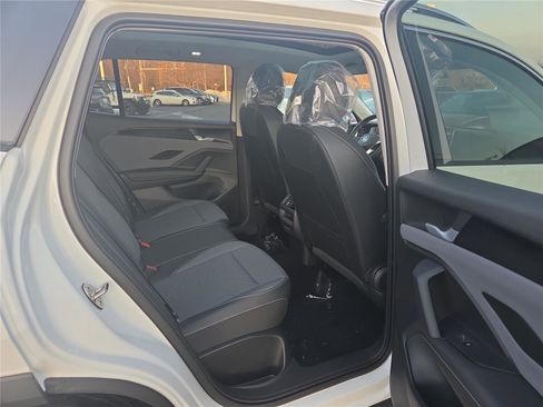 New 2026 Volkswagen Tiguan SE image 31