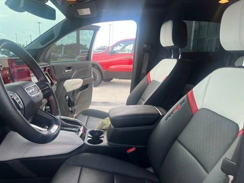 Used 2024 GMC Canyon AT4X AWD/4WD image 8