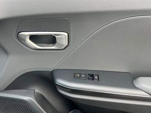 New 2025 Kia K4 LX image 18