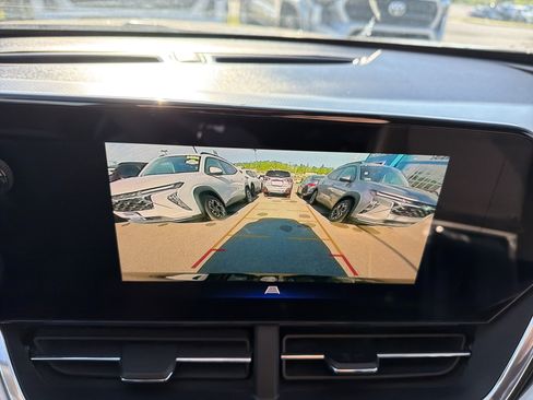 Used 2024 Chevrolet Trax LT FWD image 26