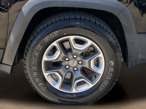 Used 2019 Jeep Cherokee Trailhawk image 33