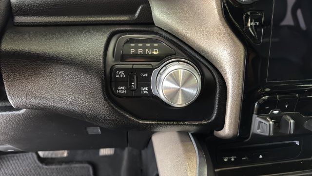 Used 2019 RAM 1500 Laramie AWD/4WD image 14