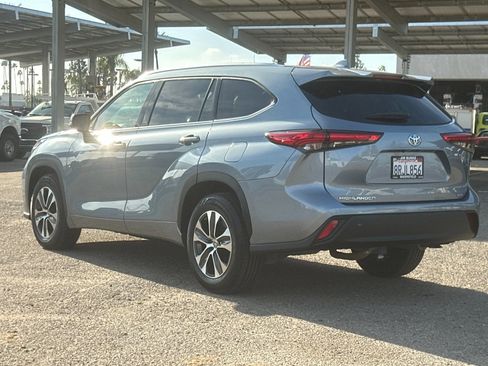 Used 2020 Toyota Highlander XLE image 6