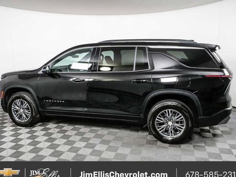 Certified 2025 Chevrolet Traverse LT FWD image 28