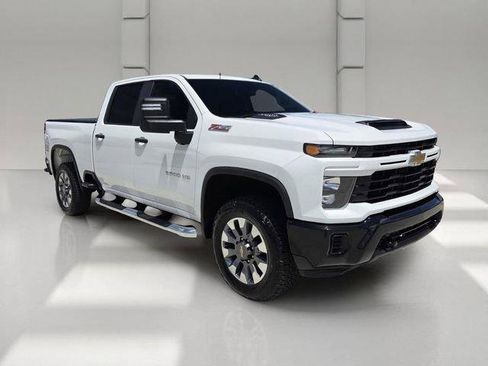 Used 2025 Chevrolet Silverado 2500 Custom AWD/4WD image 7