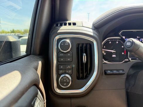 Used 2022 GMC Sierra 2500 Denali w/ Denali Ultimate Package image 12