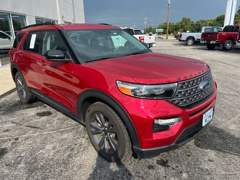 Used 2023 Ford Explorer XLT w/ Equipment Group 202A AWD/4WD image 3