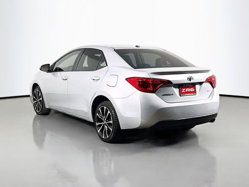 Used 2017 Toyota Corolla SE w/ SE Premium Package FWD image 3