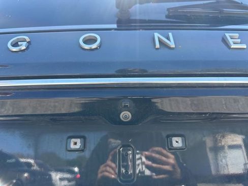 Used 2023 Jeep Wagoneer 4WD w/ Premium Group I image 13