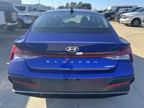 Used 2025 Hyundai Elantra SEL image 10