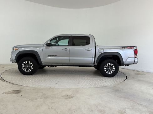 Used 2019 Toyota Tacoma TRD Off-Road w/ Technology Package AWD/4WD image 2