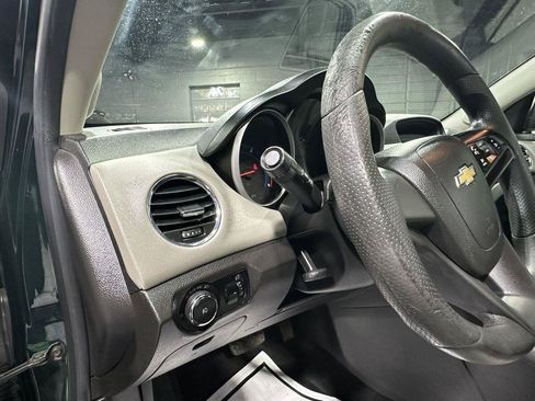 Used 2014 Chevrolet Cruze LS FWD image 10