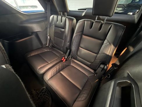 Used 2019 Ford Explorer Platinum AWD/4WD image 13