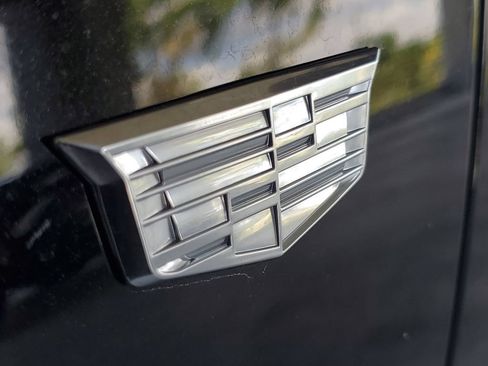 Used 2025 Cadillac XT4 Premium Luxury FWD image 6