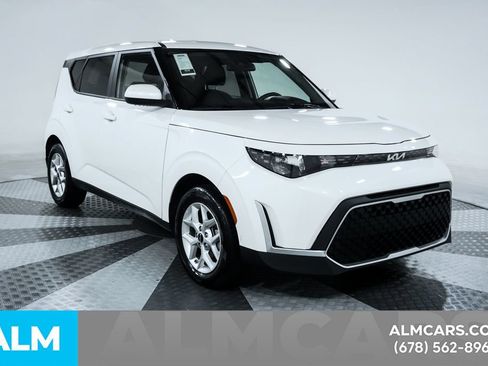 Used 2025 Kia Soul LX w/ LX Technology Package FWD image 9