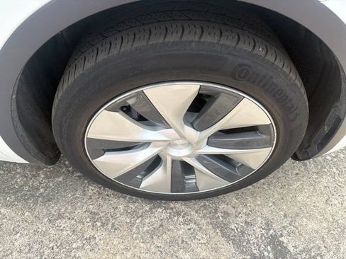 Used 2021 Tesla Model Y Long Range AWD/4WD image 12