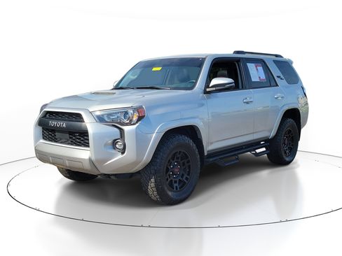 Used 2023 Toyota 4Runner TRD Off-Road Premium w/ Moonroof Package AWD/4WD image 2