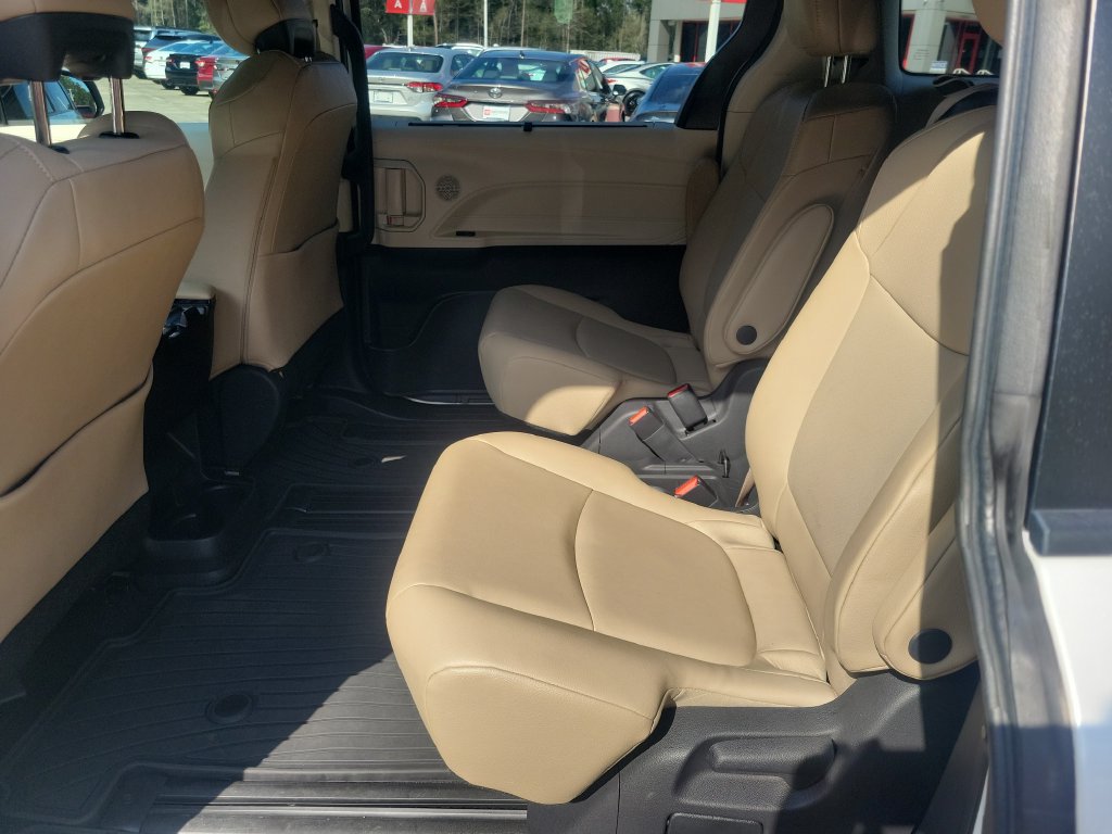 Certified 2022 Toyota Sienna XLE FWD image 24
