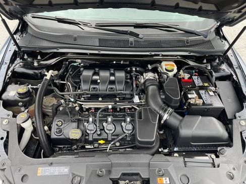Used 2018 Ford Taurus Limited FWD image 17