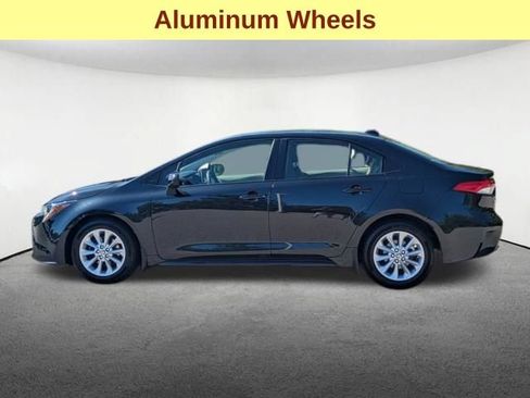 Used 2020 Toyota Corolla LE w/ LE Convenience Package FWD image 9