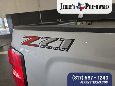 Used 2018 Chevrolet Silverado 1500 LT w/ Texas Edition AWD/4WD image 5
