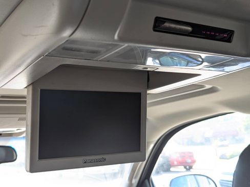 Used 2013 Chevrolet Avalanche LTZ image 29