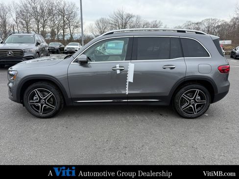 Used 2026 Mercedes-Benz GLB 250 4MATIC image 5