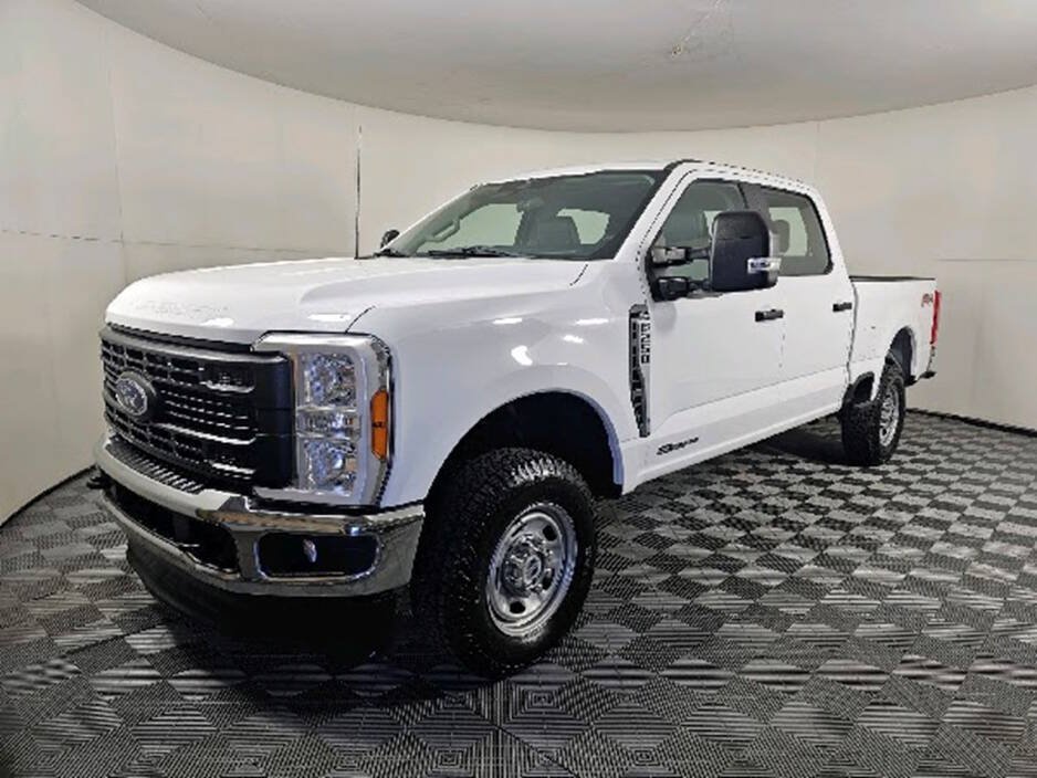 Used 2023 Ford F250 XL w/ FX4 Off-Road Package AWD/4WD image 3