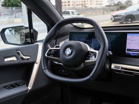 Used 2026 BMW iX xDrive60 w/ Premium Package AWD/4WD image 16