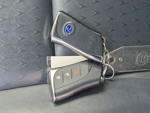 Used 2022 Lexus UX 250h AWD/4WD image 34
