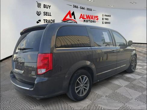 Used 2017 Dodge Grand Caravan SXT FWD image 4