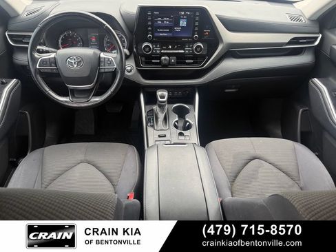 Used 2022 Toyota Highlander LE AWD/4WD image 29