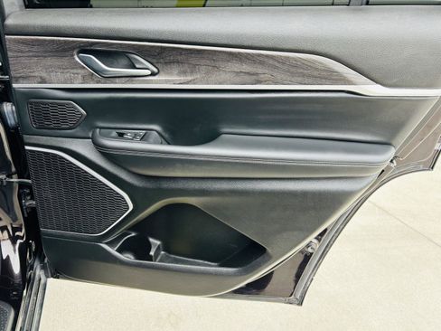 Used 2022 Jeep Grand Cherokee L Limited image 35